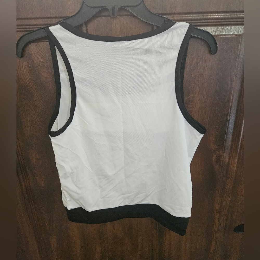 Nwt Nike tank- xl - Picture 3 of 9